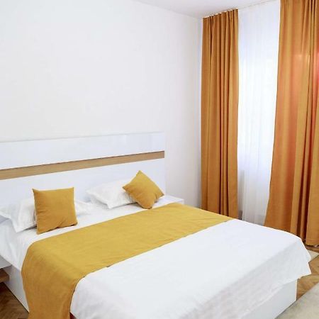 Strada Muresenilor - Savas Apartament Braşov Buitenkant foto